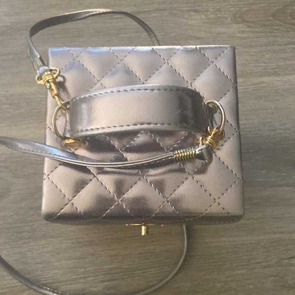VINTAGE Walborg Quilted Box Purse - Picture 8 of 15